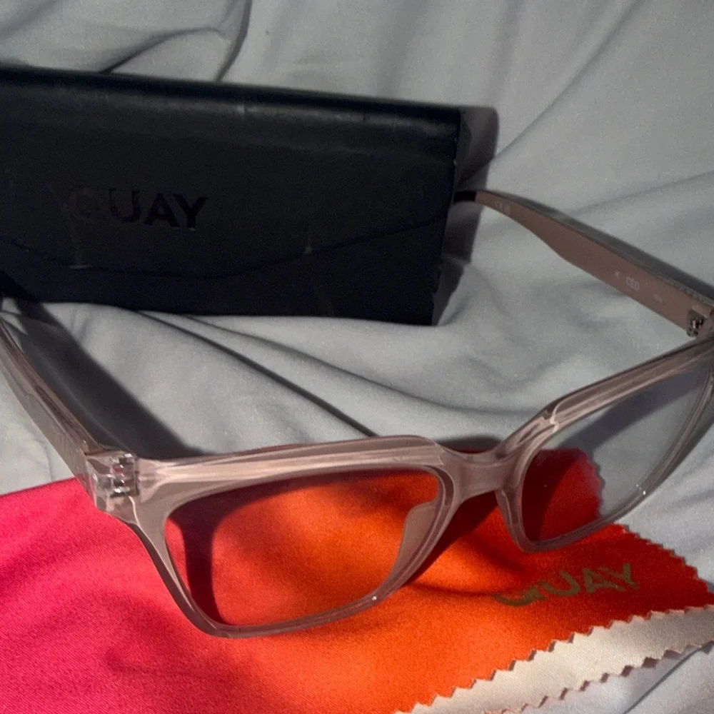 Quay Pink Transparent frames